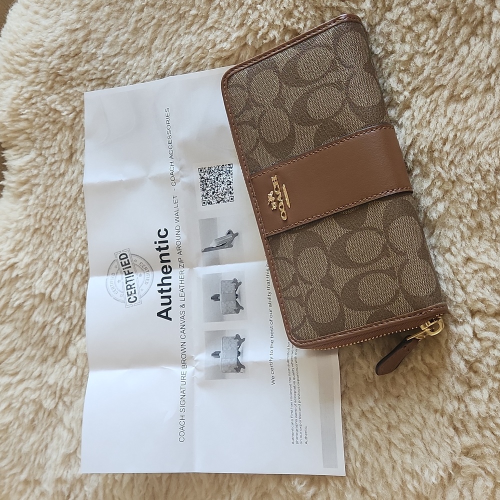 NWOT Coach Signature Leather Zip Around Long Wallet 🤎💛